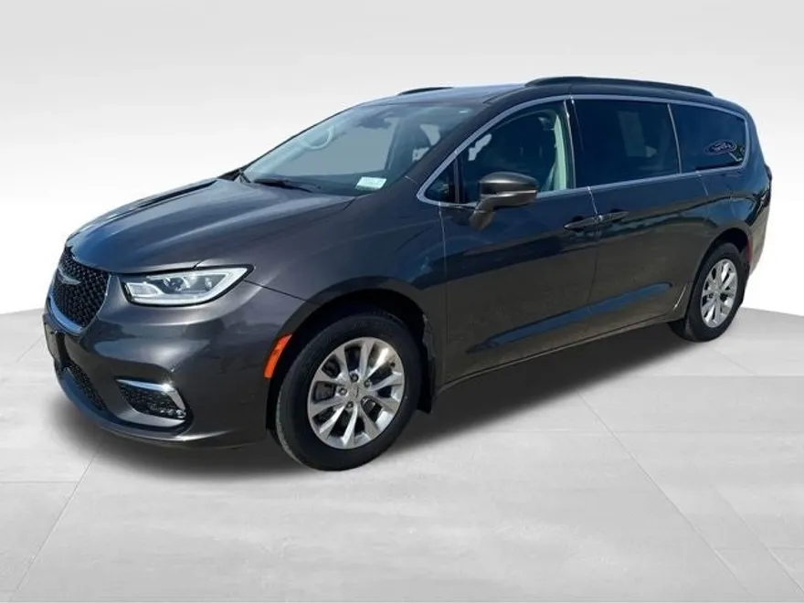 2022 Chrysler Pacifica Touring L photo 1