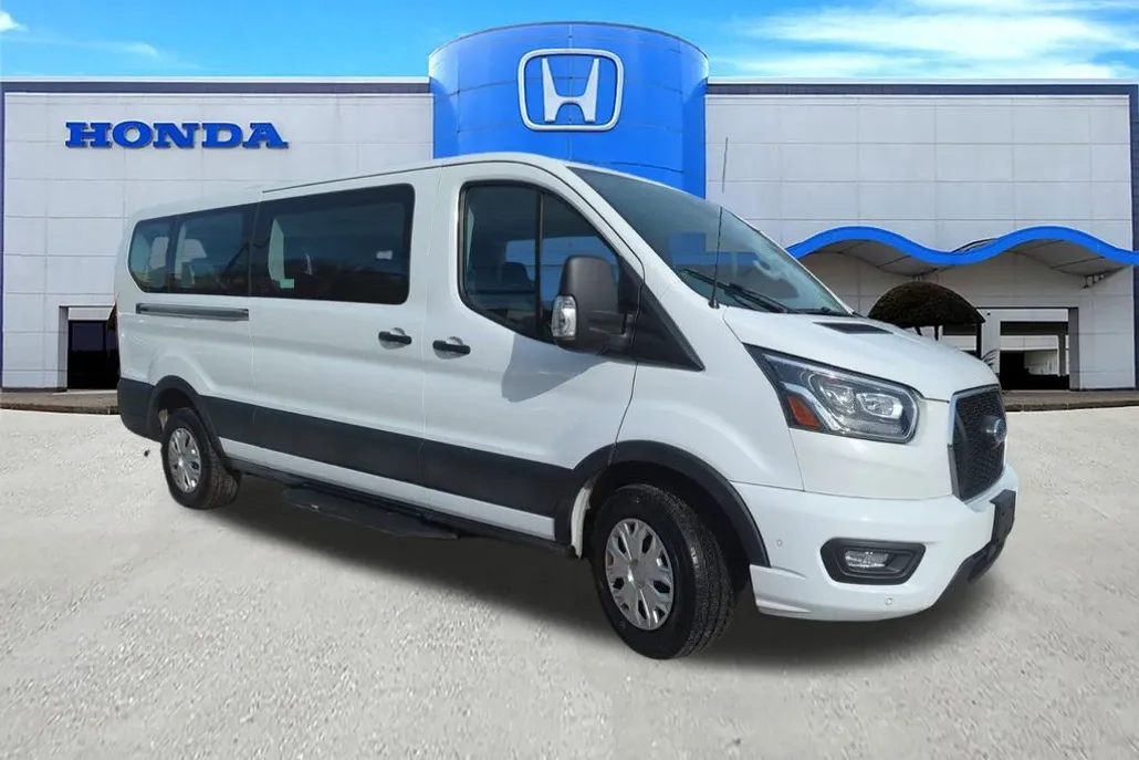 2023 Ford Transit Passenger XLT photo 1