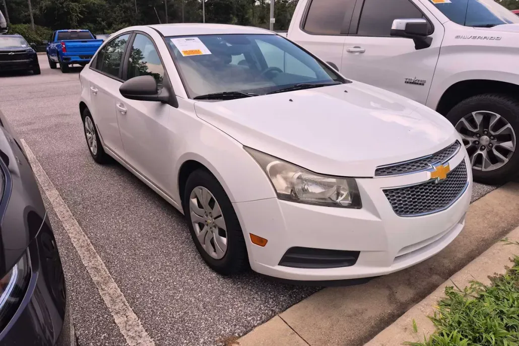 2014 Chevrolet Cruze LS photo 1