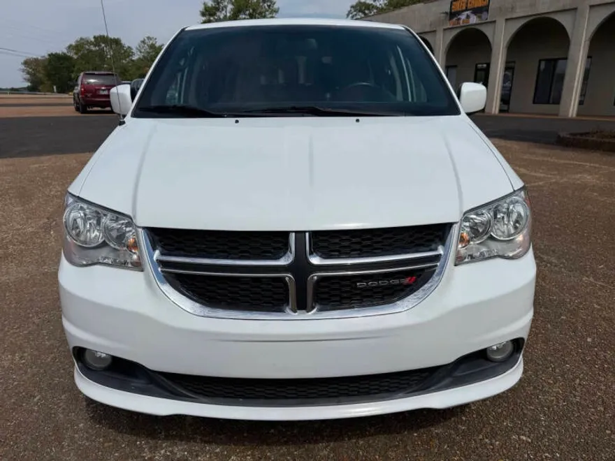 2019 Dodge Grand Caravan SXT photo 1
