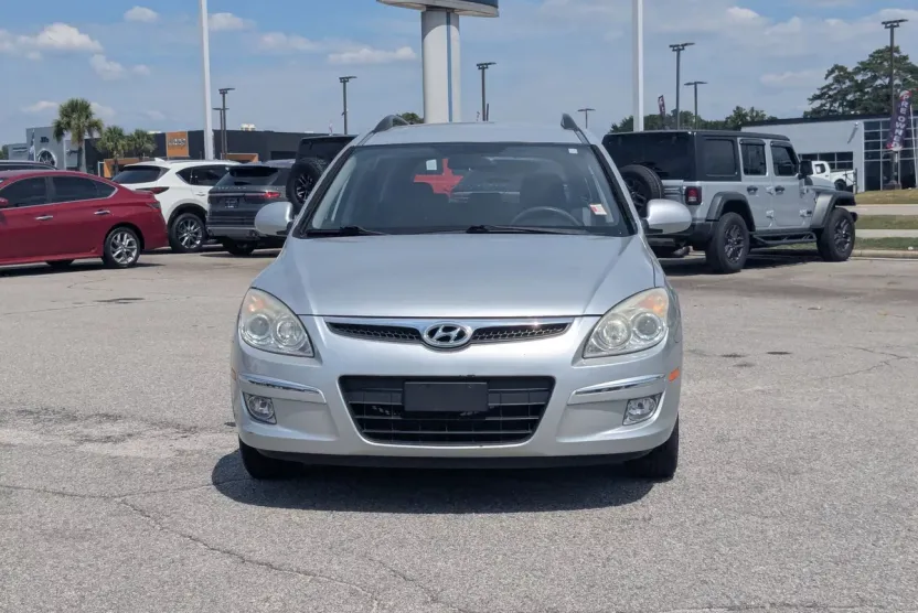 2010 Hyundai Elantra Touring GLS photo 1