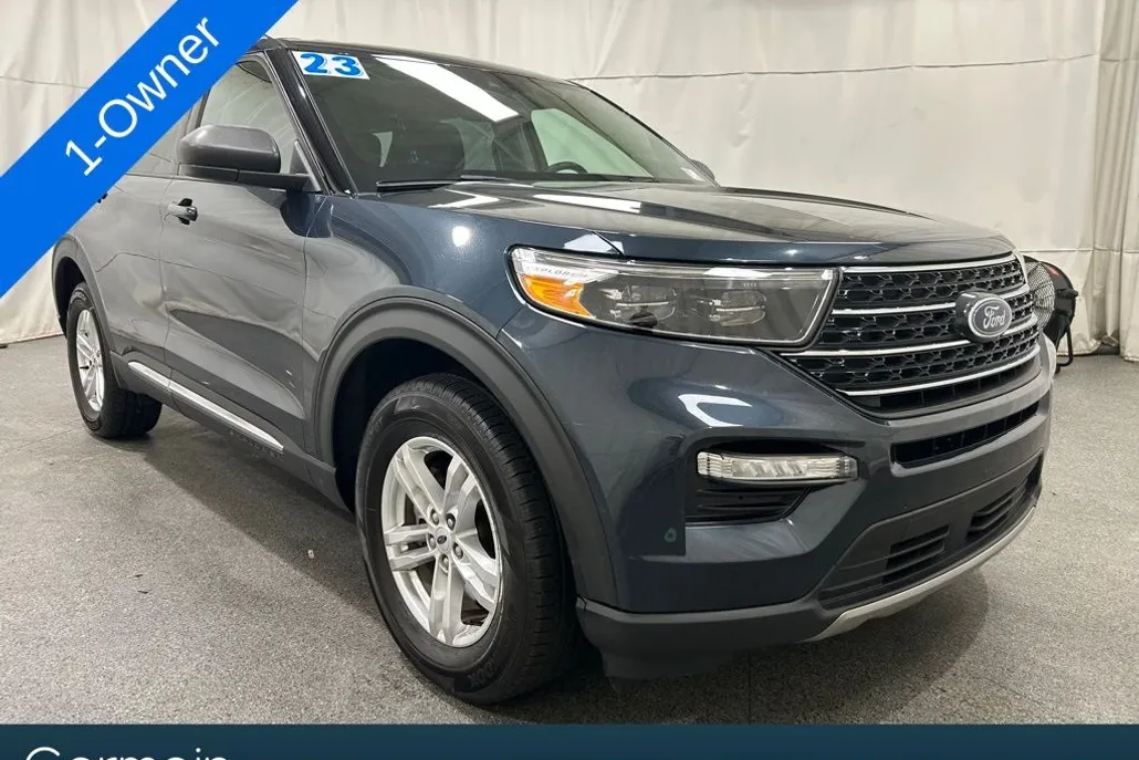 2023 Ford Explorer XLT photo 1
