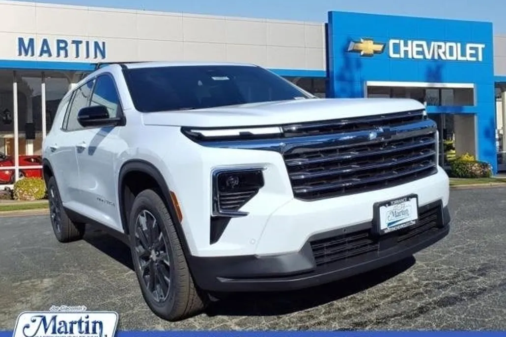 2025 Chevrolet Traverse photo 1