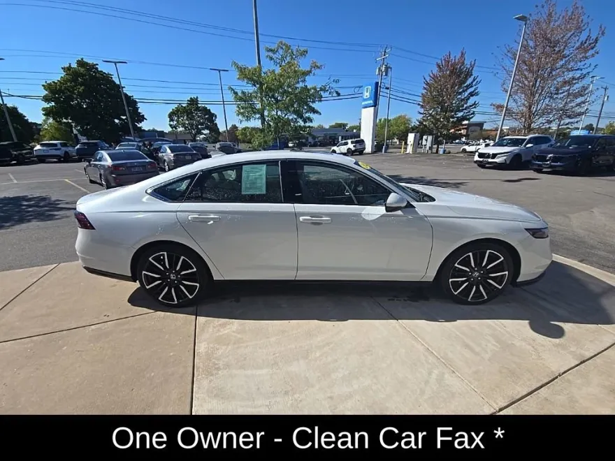 2023 Honda Accord Hybrid Touring photo 1