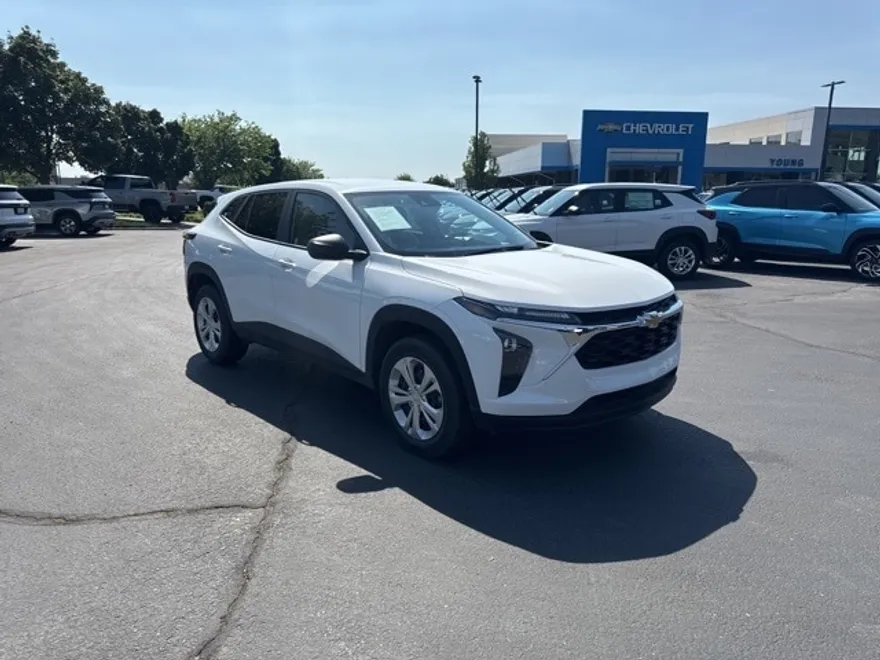 2025 Chevrolet Trax LS photo 1