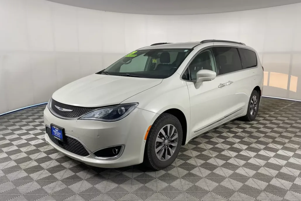 2019 Chrysler Pacifica Touring Plus photo 1