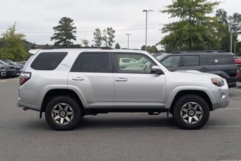2019 Toyota 4Runner SR5 photo 1