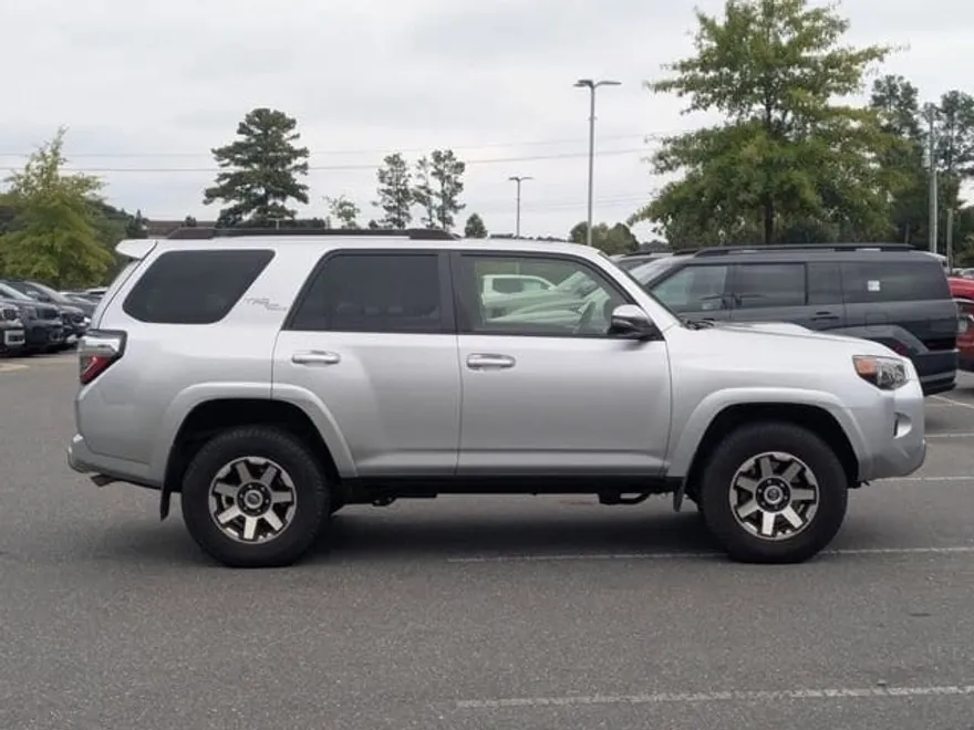 2019 Toyota 4Runner SR5 photo 1