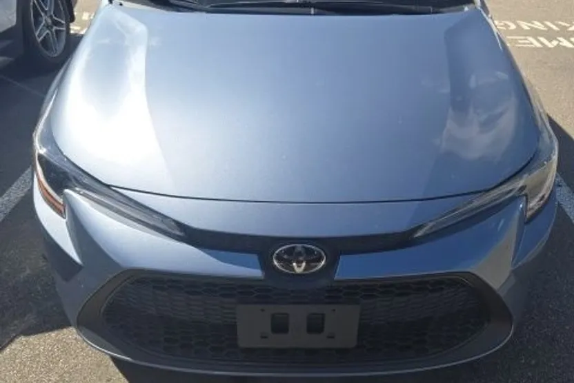2022 Toyota Corolla LE photo 1