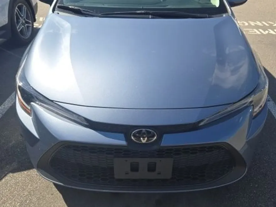 2022 Toyota Corolla LE photo 1