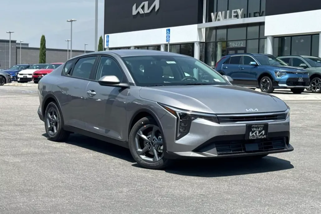 2025 Kia K4 LX photo 1