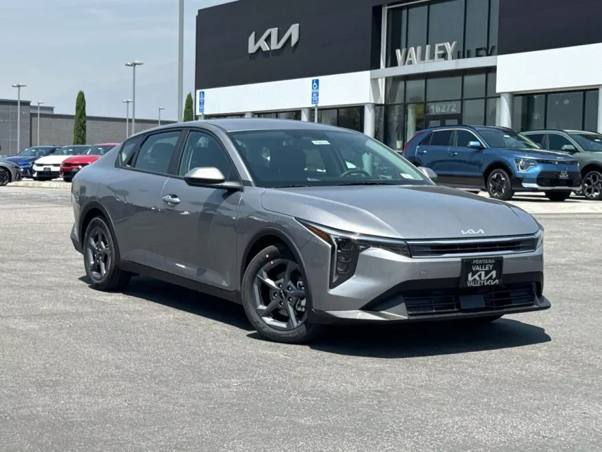 2025 Kia K4 LX photo 1