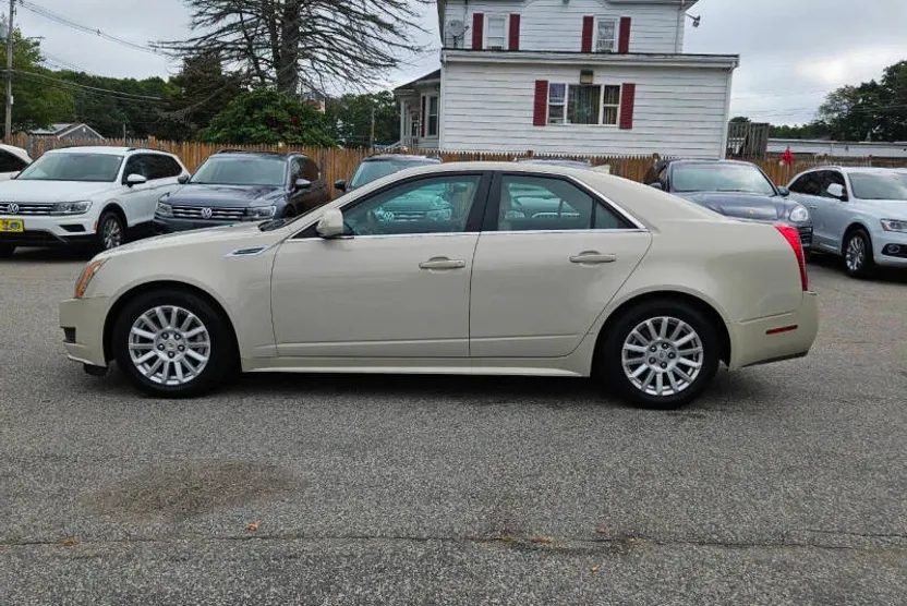 2010 Cadillac CTS Luxury photo 1