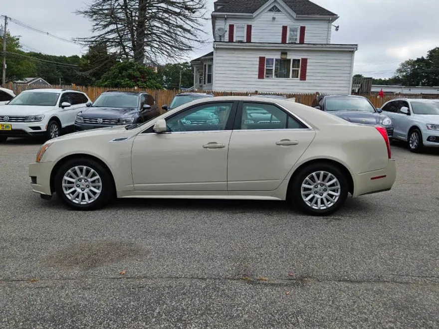 2010 Cadillac CTS Luxury photo 1