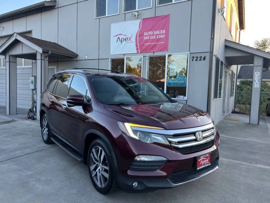 2016 Honda Pilot Touring photo 1