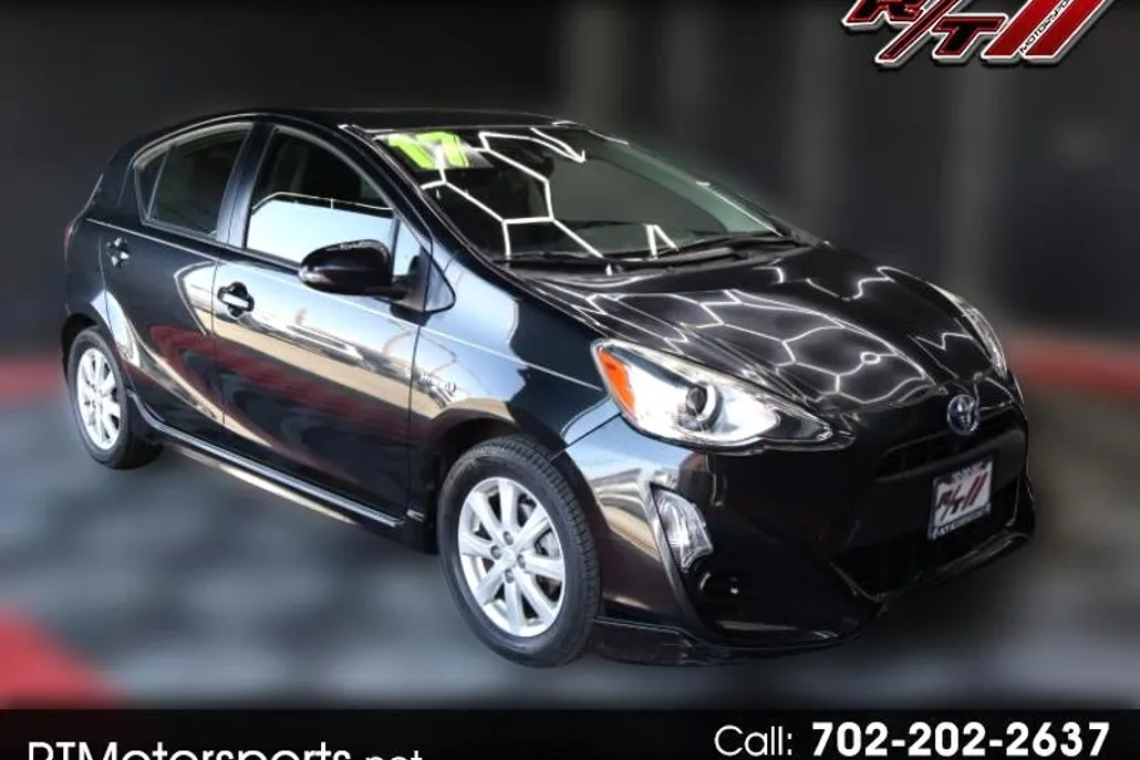 2017 Toyota Prius C One photo 1