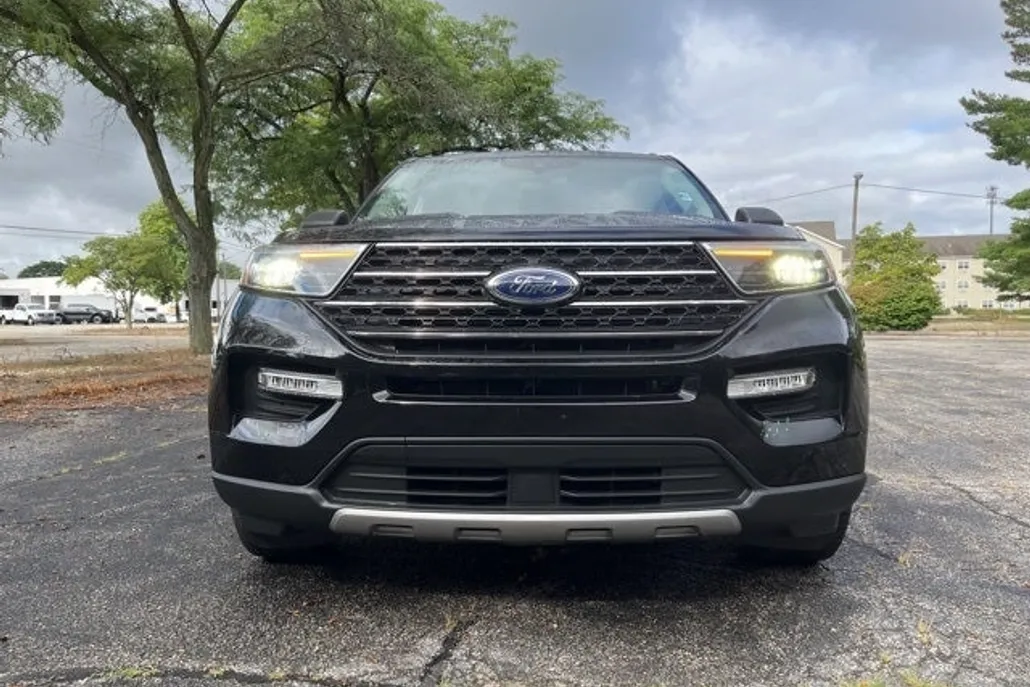 2022 Ford Explorer XLT photo 1