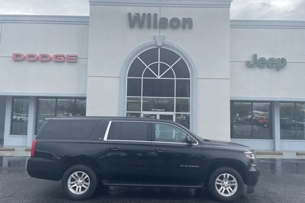 2019 Chevrolet Suburban LT photo 1