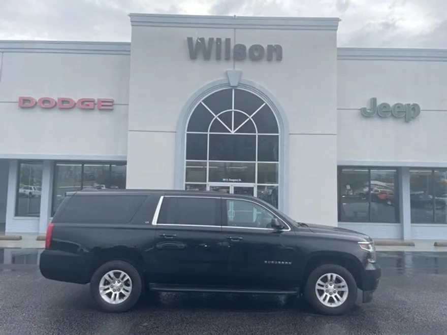 2019 Chevrolet Suburban LT photo 1