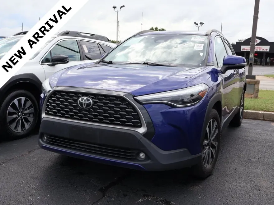 2023 Toyota Highlander L photo 1