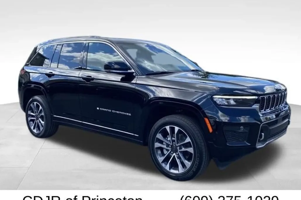 2025 Jeep Grand Cherokee Overland photo 1