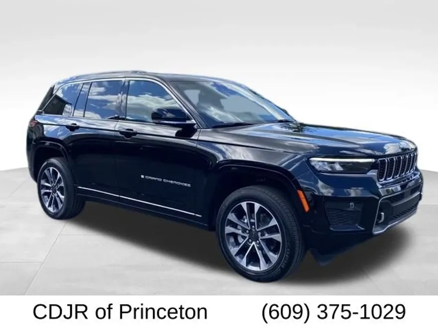 2025 Jeep Grand Cherokee Overland photo 1