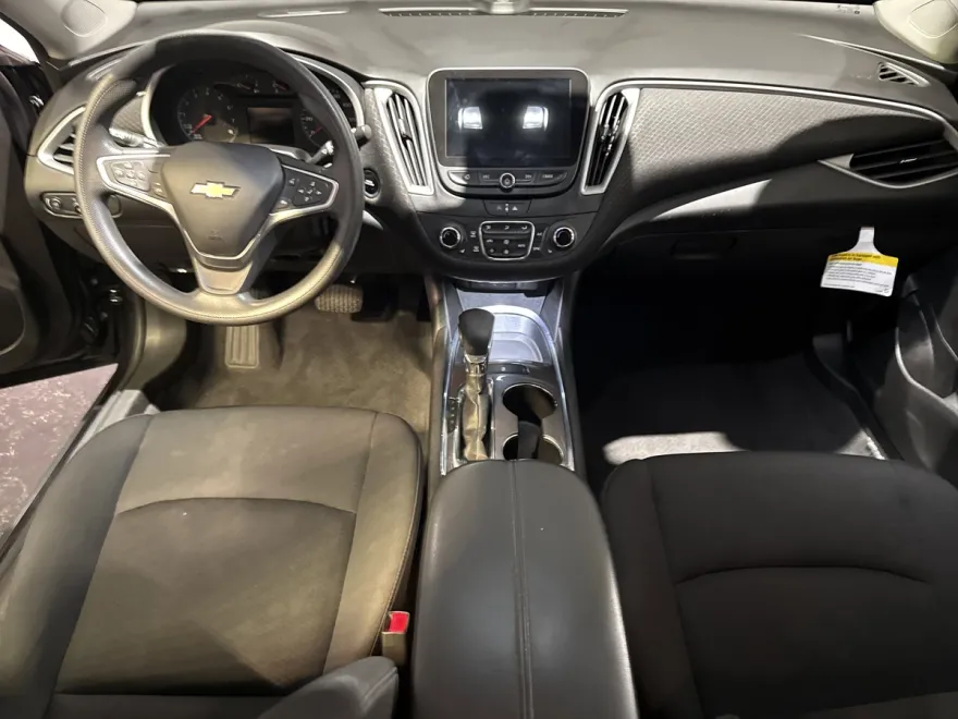2023 Chevrolet Malibu 1LT photo 1