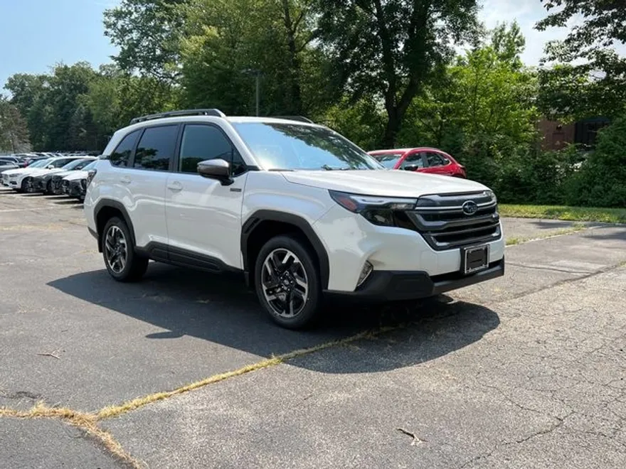 2025 Subaru Forester Premium photo 1