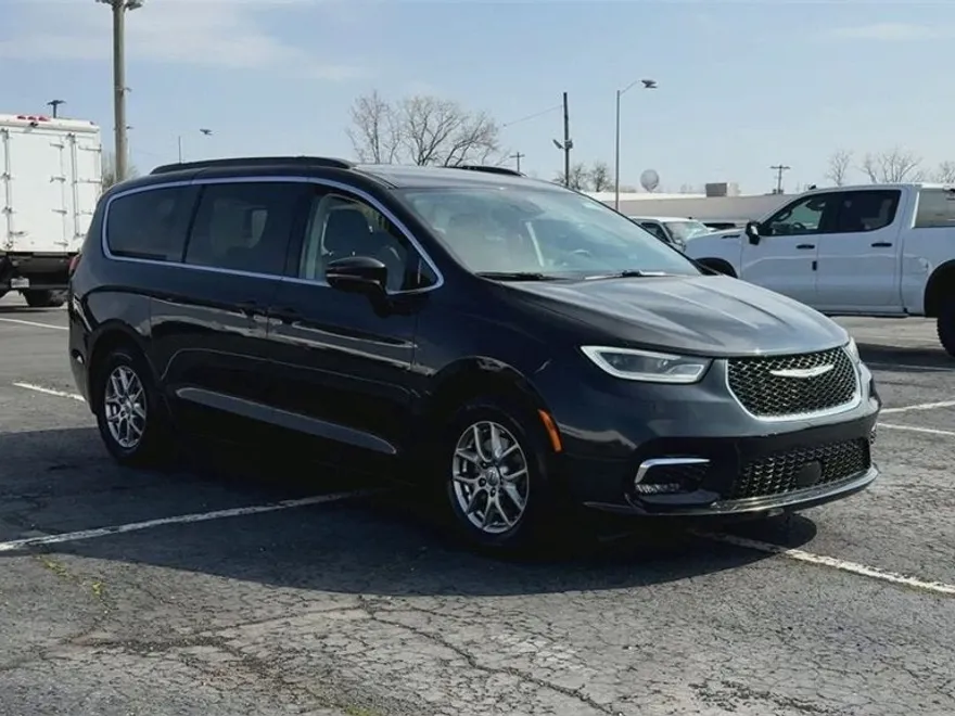 2021 Chrysler Pacifica Touring photo 1