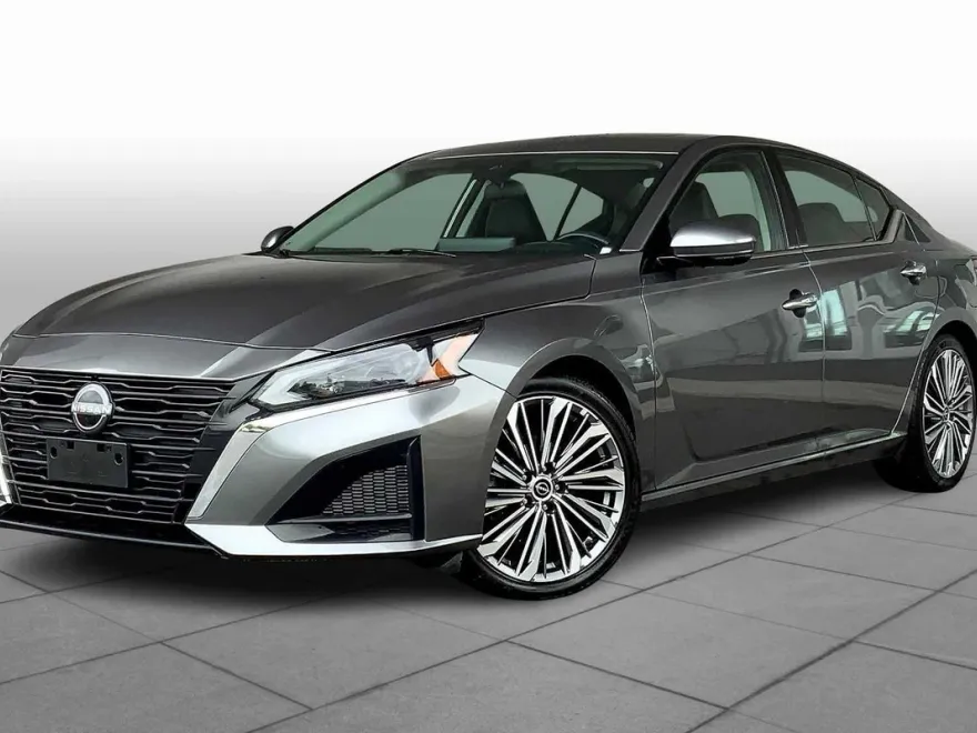 2023 Nissan Altima 2.5 SL photo 1