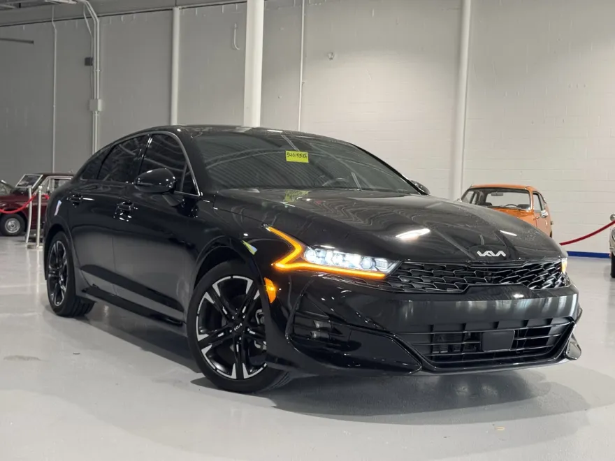 2023 Kia K5 GT-Line photo 1