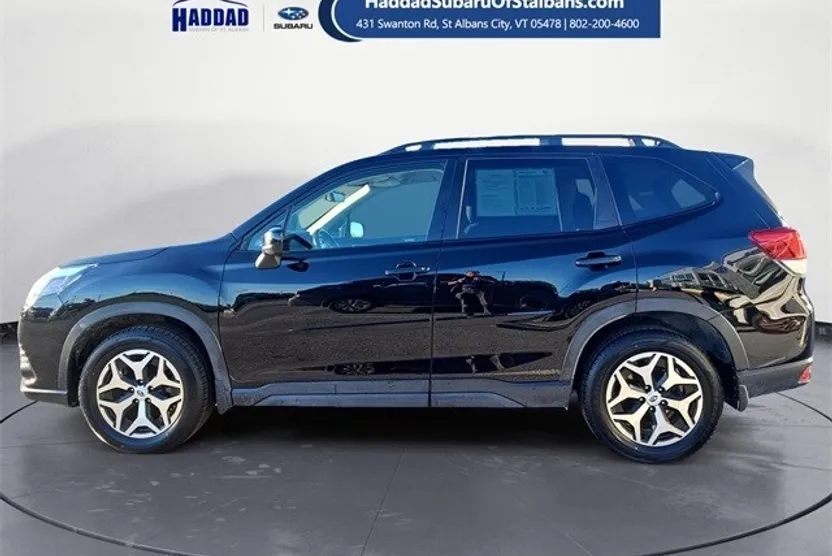 2022 Subaru Forester Premium photo 1