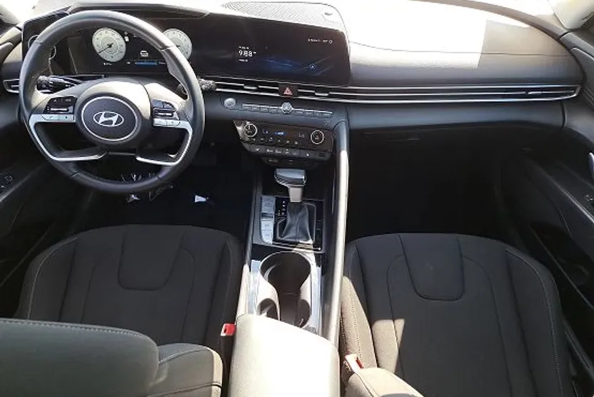 2024 Hyundai Elantra SEL Convenience photo 1