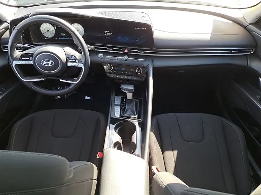 2024 Hyundai Elantra SEL Convenience photo 1