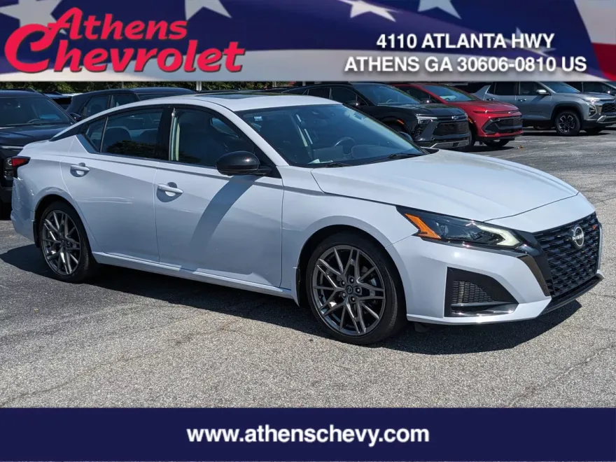 2023 Nissan Altima SR photo 1