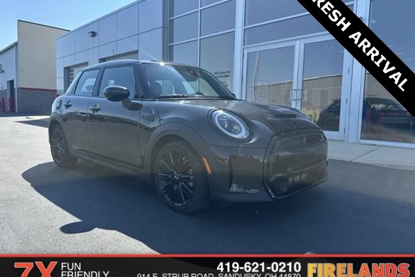 2023 Mini Cooper 4 Door Hardtop S photo 1