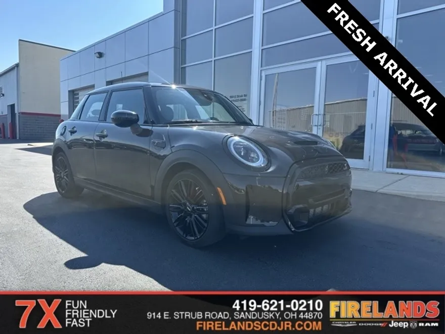 2023 Mini Cooper 4 Door Hardtop S photo 1