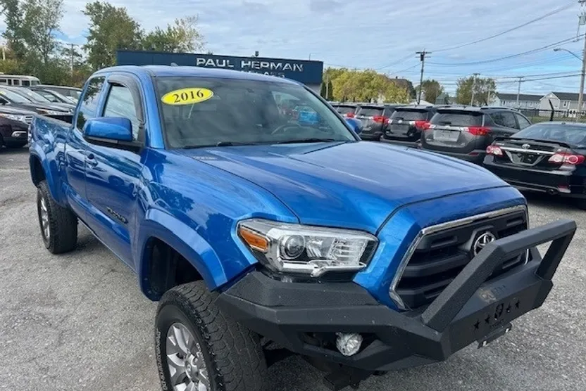 2016 Toyota Tacoma SR5 photo 1