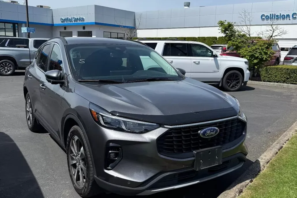 2023 Ford Escape Platinum photo 1