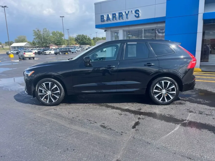 2023 Volvo XC60 Plus photo 1