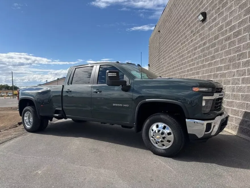 2026 Chevrolet Silverado 3500HD LT photo 1