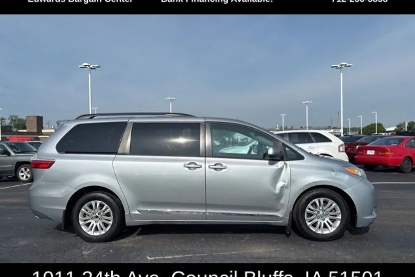 2015 Toyota Sienna XLE Premium photo 1