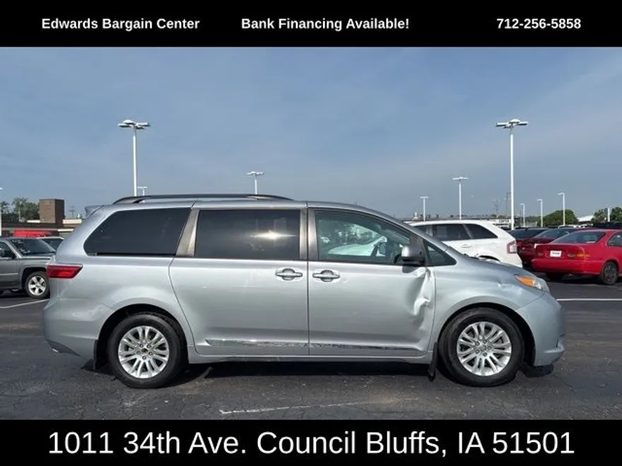 2015 Toyota Sienna XLE Premium photo 1