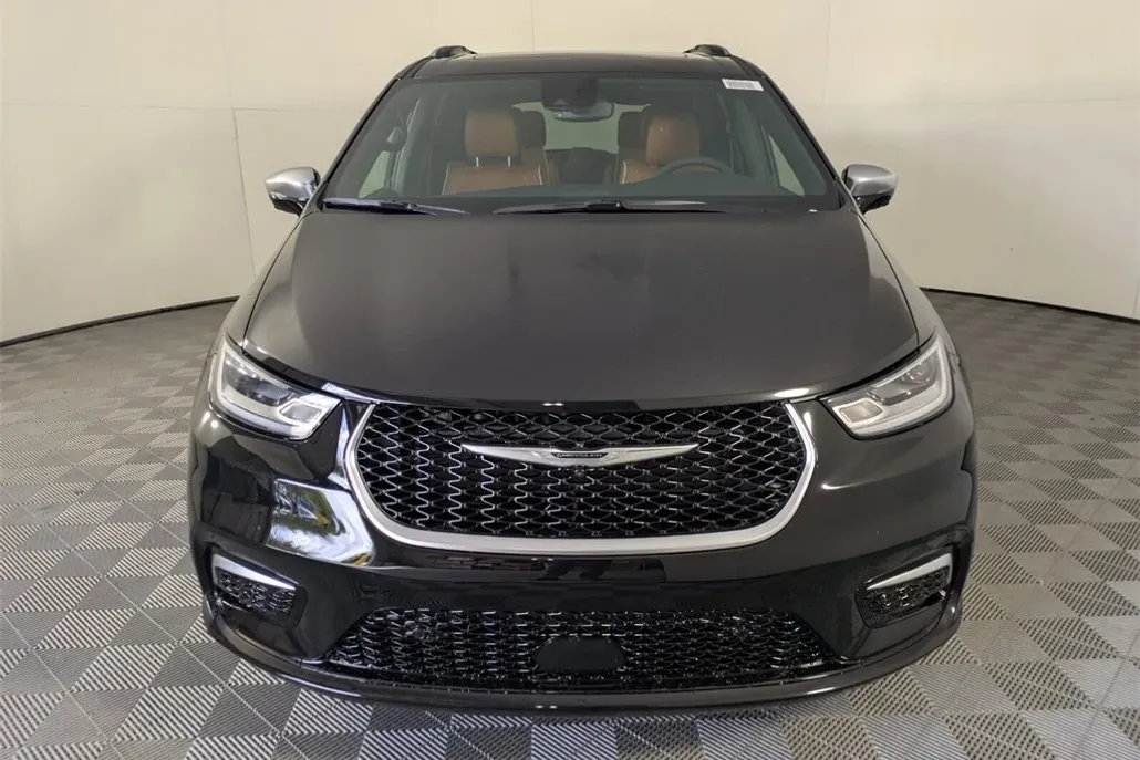 2026 Chrysler Pacifica Pinnacle photo 1