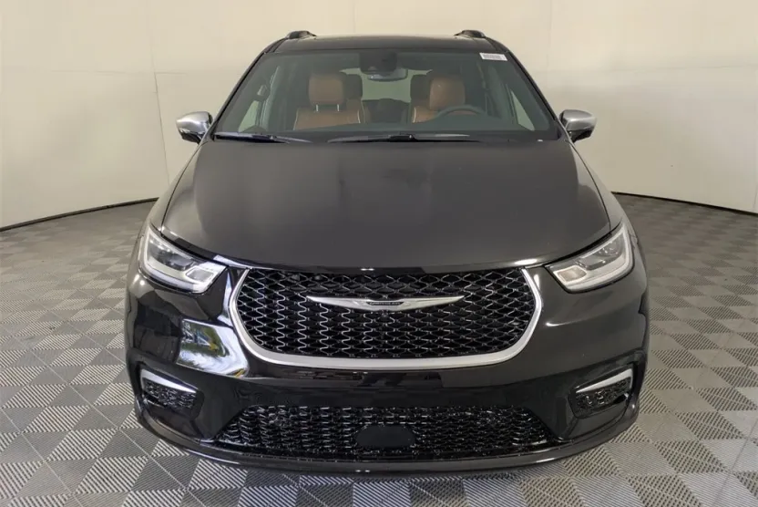 2026 Chrysler Pacifica Pinnacle photo 1
