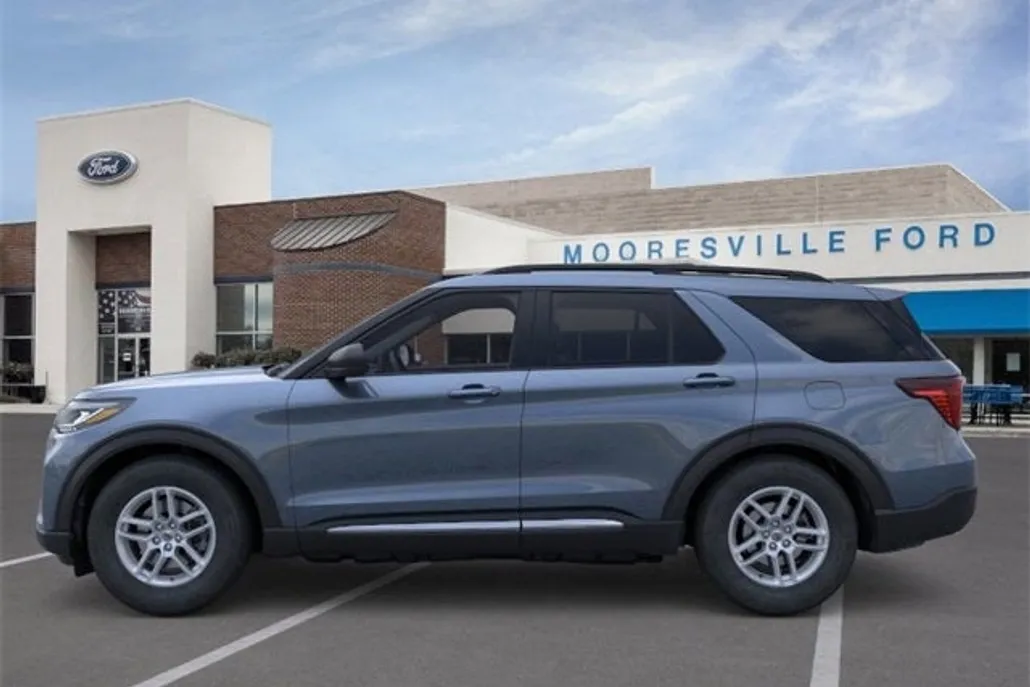 2025 Ford Explorer photo 1