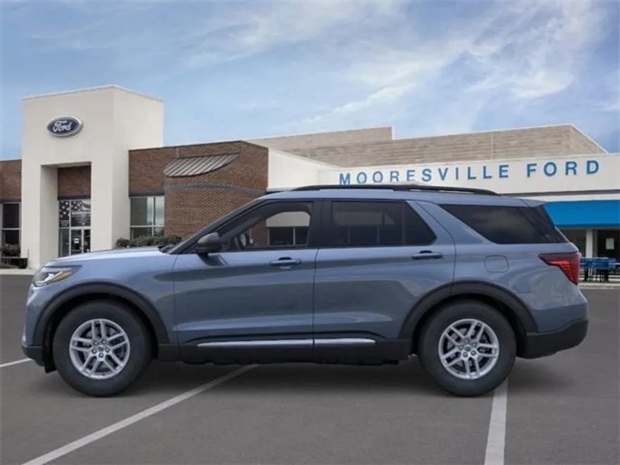 2025 Ford Explorer photo 1