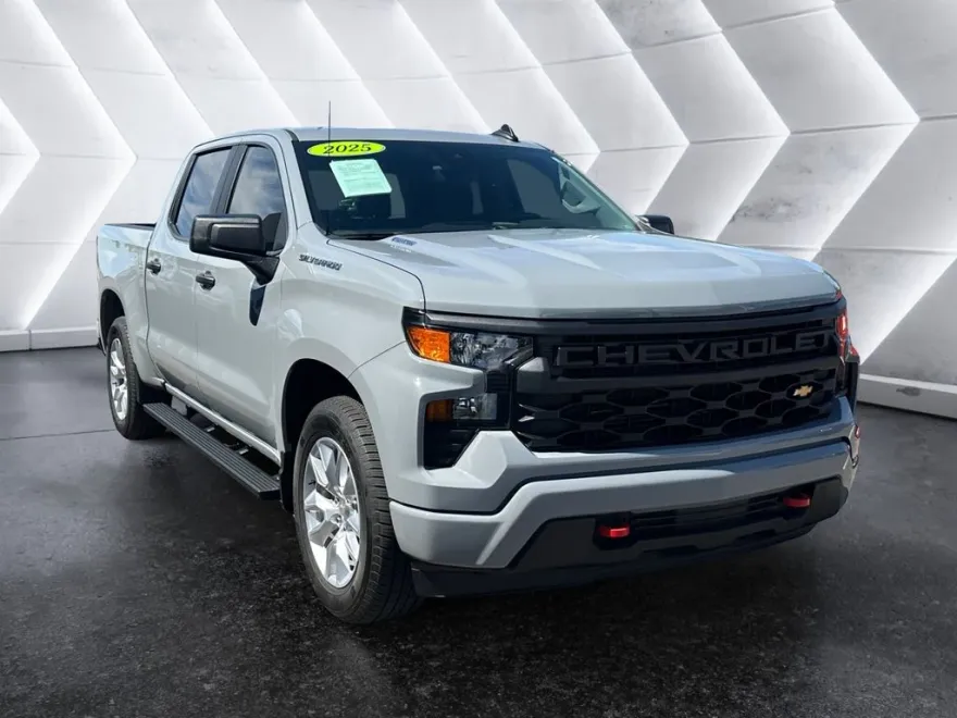 2025 Chevrolet Silverado 1500 Custom photo 1