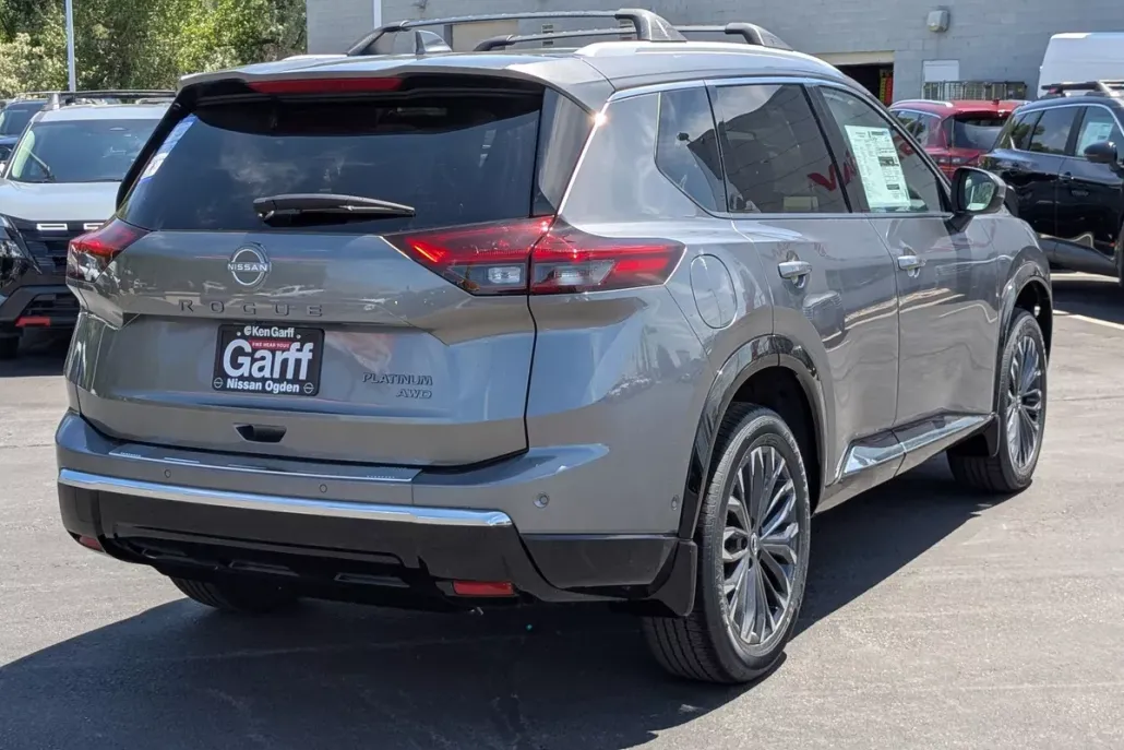 2025 Nissan Rogue Platinum photo 1