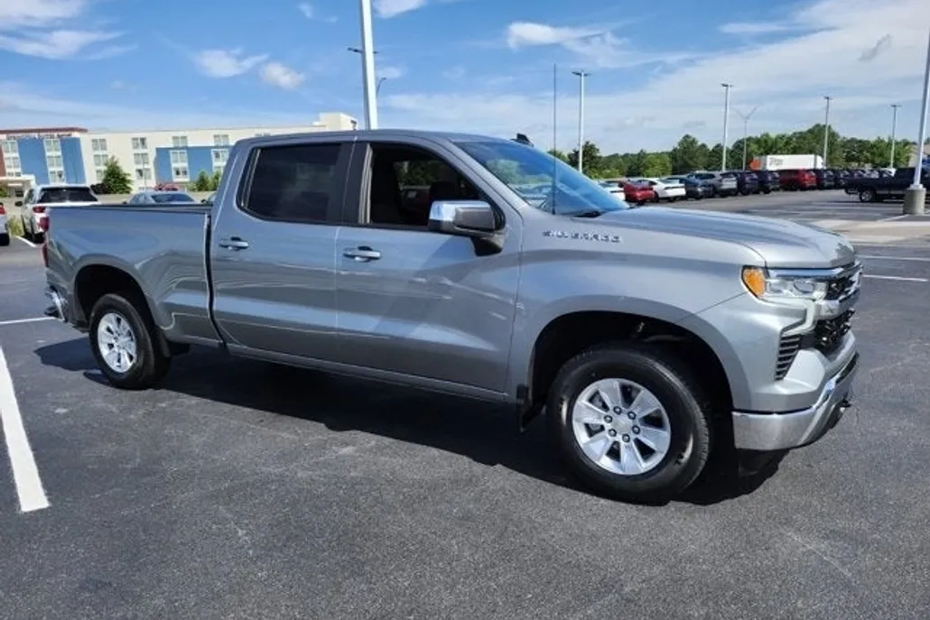 2023 Chevrolet Silverado 1500 LT photo 1